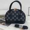 Bolso de concha de nicho estilo francés vintage para mujer, Nuevo de moda 2025 estilo Hong Kong material de retazos bolso de hombro y cruzado para mujer