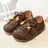 Tendência de Sapatos Birkenstock para Meninas Outono 2026 Novos Sapatos Pequenos de Couro Retrô para Crianças Pequenas Sapatos Casuais com Contas Atacado