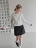 Cárdigan de punto con cuello redondo, manga larga, huecos y volantes, color blanco, para mujer, principios de otoño, ajuste ceñido, top fresco de seda helada