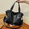 Bolsa feminina 2023 outono nova bolsa estilo coreano bolsa de mãe de meia-idade estilo ocidental bolsa de ombro simples bolsa mensageiro
