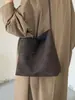 Bolsa vintage de trama grande capacidade estilo despojado 2026 nova outono e inverno ins versátil para trabalho ombro axila bolsa balde