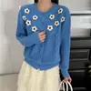 Casaco de tricô com bordado floral único e requintado, que rejuvenesce, cardigã de tricô elegante de abotoamento simples, blusa de manga comprida da moda