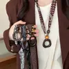 Collar Asimétrico con Colgante de Cuentas de Madera Estilo Retro Maillard Accesorios Cadena para Suéter de Otoño e Invierno para Mujer Lujo Accesible Collar de Gama Alta