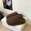 Outono Inverno 2026 Novo Estilo Coreano Plataforma Sola Grossa Bico Fechado Chinelos de Pelo para Mulheres Uso Externo Plus Veludo Aquecimento Aumento de Altura Algodão Meio Chinelo