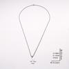 Collar de trébol de acero de titanio 2024 nuevo, cadena de suéter de acero inoxidable de nicho para hombres y mujeres, collar ligero de moda de lujo para viajeros