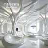 Coluna de arte rupestre de galho de árvore GRG, salão de exposições popular, design de superfície curva irregular, espaço de arte GRG, gesso personalizado