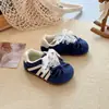 Zapatillas de Moda Estilo Preppy para Niñas 2025 Primavera y Otoño Nuevas Ligeras Transpirables Zapatos de Entrenamiento Alemanes Zapatillas con Cordones y Lazo