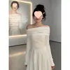 Vestido Longo Off-White de Um Ombro e Manga Longa 2026 Primavera Novo Estilo Vestido Longo Estilo Francês Roupas Femininas