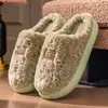 Pantuflas de algodón para mujer, estilo nuevo 2026, para interior del hogar, con suela gruesa, de felpa, con sensación suave y acolchada, estilo para hombre para invierno