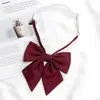 Gravata borboleta uniforme JK raiz de pena ciano-avermelhada cor sólida ângulo oblíquo japonês estudante raiz de pena gigante flor de gola uniforme de marinheiro objeto pequeno