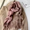 Comercio Exterior Invierno Nuevo Versátil Bufanda de Cuadros Navideños para Mujer Cálido Chal de Cachemira Imitación Bufanda de Pareja de Alta Gama