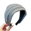 Nueva diadema de ala ancha 2026 para mujer, diseñada para levantar la línea del cabello y mantener el cabello en su lugar mientras te lavas la cara, con un estilo retro adecuado para otoño e invierno, y ofreciendo un aspecto sofisticado