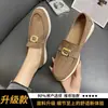 Mocasines de plataforma de gamuza talla grande, nueva colección primavera/otoño 2026, con diseño de cadena metálica, estilo retro y silueta poco profunda sin cordones