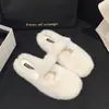Novos chinelos de algodão com forro de pelúcia para outono e inverno de 2026, sapatos de algodão quentes versáteis para mulheres, estilo slip-on