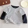Camiseta de Manga Larga para Niños Primavera 2026, Camisa Base Rayada Falsa de Dos Piezas para Primavera y Otoño, Top Versátil Estilo Coreano para Bebé