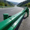 Paneles de barrera de seguridad corrugados con recubrimiento en spray verde, barreras de seguridad de viga corrugada de doble onda, barreras de seguridad corrugadas anticollisión personalizadas para carreteras de montaña