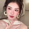 Aretes de Aro Retro Modernos Estilo Hong Kong para Mujer 2026 Nueva Moda Exagerados Pendientes Adelgazantes Elegantes Tachuelas Accesorios para Orejas