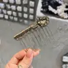 Novo Modelo 2026 Pente Cinza de Lã em Formato de Coração com Strass Super Brilhantes, Sensação de Alto Padrão, para Arrumar o Cabelo da Testa, Acessório de Cabelo