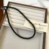 Colar de Pérolas Negras Estilo Fever para Mulheres 2024 Novo Modelo Corrente para Clavícula Choker de Personalidade Luxo Leve Estilo Popular do Ins