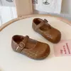 Sapatos de couro para meninas de 1 a 5 anos 2026 primavera novos estilosos sapatos infantis simples moda confortável sapatos Mary Jane sapatos de princesa 3