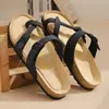 Fornecimento de Fábrica 2026 Novas Sandálias de Cortiça Femininas Sandálias Masculinas Modernas Sapatos de Praia para Casal Em Estoque Atacado