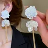 Brincos de camélia estilosos estilo coreano para mulheres, brincos longos com franjas, modernos e elegantes, adequados para rostos quadrados e redondos, brincos versáteis