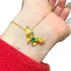 Venta al por mayor de fábrica pequeño rojo departamento material natural peligroso yang verde jade mariposa colgante s925 plata incrustado pequeño fresco trefilado