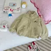 Jaqueta com Borda Franzida para Meninas 2026 Outono Novo Estilo Infantil Gola Alta Zíper Casaco Corta-Vento para Meninas Doce Versátil Tendência