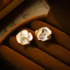 Pendientes de Camelia Blanca Estilo Tweed, Exquisitos y Versátiles Pendientes de Aguja de Plata S925, Pendientes Coreanos de Lujo Accesible de Alta Gama para Mujer