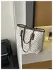 Bolsa de Ombro Europeia Americana Retrô Bolsa de Ombro Único Venda Quente Transfronteiriça Bolsa Tote Feminina Grande Capacidade Versátil para o Dia a Dia Bolsa de Mão