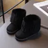 Botas de nieve para niñas, nuevo estilo de invierno 2026, zapatos infantiles engrosados y cálidos, forrados de felpa, botines de moda