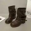 Novas botas curtas de salto grosso 2026 outono botinhas femininas com fivela, bico quadrado, estilo motociclista, cinto vintage, preto