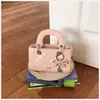 2026 Nuevo Bolso Cruzado Rojo con Lazo, Bolso de Mano con un Toque de Lujo de Alta Gama, Bolso Lady Dior con Patrón de Diamantes para Mujer