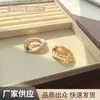 Broche de Metal Ins de Tendencia Europea y Americana de Gama Alta para Otoño e Invierno, Nuevo Broche de Anillo Asimétrico de Diseño Frío de Nicho para Celebridades de Internet