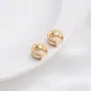 Aretes Redondos de Zirconia Microincrustada Rellenos de Oro de 14K que Conservan el Color Aretes Ovalados en Forma de U Aretes de Lujo Accesible Dorados