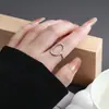 Acessórios de mão personalizados da moda, anéis de casal empilháveis de aço inoxidável, design de nicho aberto, anéis ajustáveis para homens e mulheres, estilo simples