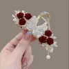 Clip para el Cabello de Metal de Lujo Ligero para Año Nuevo con Rosa Roja, Mariposa y Borla, Clip de Garra Grande para la Parte Posterior de la Cabeza con un Toque de Alta Gama, Clip de Tiburón