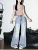 Camiseta Feminina Única de Malha Vazada Slim Fit na Cor de Aveia, Design de Primavera, Caimento Regular nos Ombros, Manga Curta com Decote em V