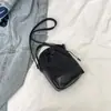 Bolso Cruzado Deportivo de Nicho Bolso Casual Pequeño Calle Hombres y Mujeres Simple Tendencia Primavera 2025 Bolso de Hombro Tipo Cubo