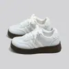 Zapatillas de entrenamiento alemanas de alta gama con lunares para mujer, nuevo modelo versátil de otoño 2026, estilo estudiantil Ins, tendencia nicho, zapatos blancos MR597