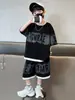 Conjunto Esportivo Infantil 2025 Verão Novo Estilo Crianças Estilo Coreano Manga Curta Tamanhos Médio e Grande Crianças Tendência Shorts Conjunto de Duas Peças