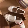 Sapatos de couro elegantes e chamativos estilo francês com salto grosso para mulheres, perfeitos para a primavera, com um visual versátil e preppy, apresentando um laço e design Mary Jane, em estilo britânico