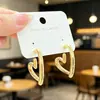 Brincos de Coração de Alta Qualidade e Elegantes para Mulheres, Design Simples e Único de Nicho, Novos Brincos de Argola Lisos em Formato de Coração