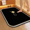 Alfombrilla de Piso Simple de Tierra de Diatomeas de Trébol de Cuatro Hojas, Alfombrilla de Pie para Baño Absorbente de Agua de Secado Rápido, Felpudo Resistente a la Suciedad para Entrada, Disponible para Venta al por Mayor