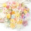 Set Mixto de 50 Cabezas de Flores Artificiales Grandes, Medianas y Pequeñas, Kit de Materiales DIY de Flores Falsas para Decoraciones de Bodas, Ropa y Accesorios para el Cabello