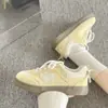 Sapatos Femininos Versáteis de Alto Acabamento, Tendência Chinesa Moda Nova Temporada 2026 Tênis Esportivos Leves que Aumentam a Altura para Mulheres