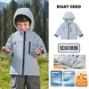 Coleção de Jaquetas Softshell com Forro de Fleece para Uso ao Ar LivreJaqueta de Inverno com Capuz Estilo Europeu para MeninosModa de Inverno para Bebês e Crianças