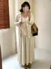 Conjunto de Tricô Suave e Intelectual Plus Size para Mulheres Coleção Outono 2026 para Mulheres Plus Size Cardigã Camisola Saia Longa Conjunto de Três Peças