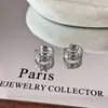 Estilo Exquisito de Nicho con un Toque de Lujo, Pendientes de Estilo Minimalista Cool para Mujer, Pequeños y Elegantes, Clips para Orejas/Aretes de Cruz Simples y de Moda
