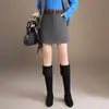 Moderna Falda de Lana Línea A para Mujer 2026 Otoño/Invierno Nueva Falda Corta Adelgazante de Cintura Alta Versátil para el Trabajo Falda que Resalta las Caderas